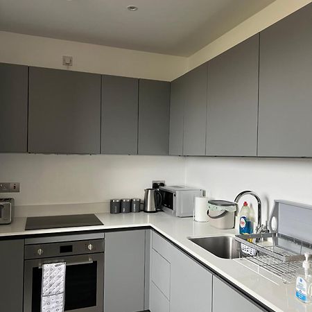 Stylish 2 Bedrooms, 2 Bathrooms With Workspace In Milton Keynes Zewnętrze zdjęcie