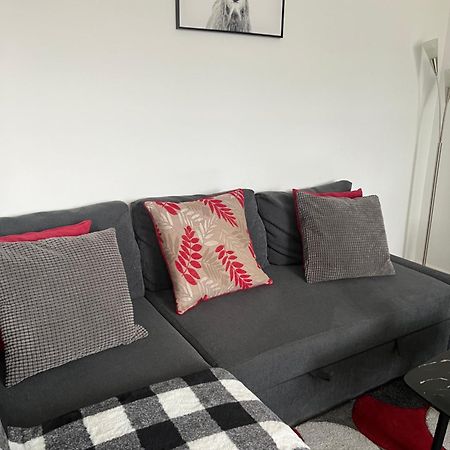 Stylish 2 Bedrooms, 2 Bathrooms With Workspace In Milton Keynes Zewnętrze zdjęcie