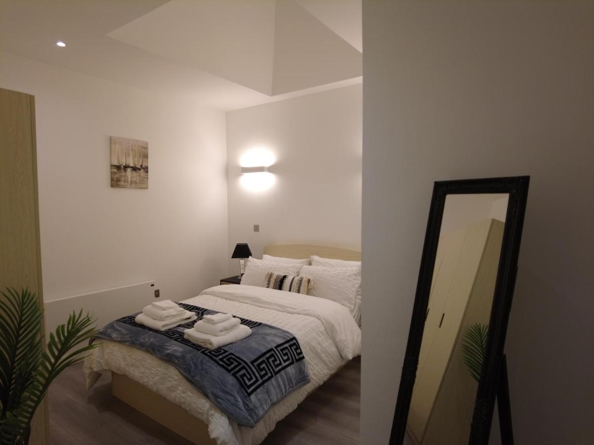 Stylish 2 Bedrooms, 2 Bathrooms With Workspace In Milton Keynes Zewnętrze zdjęcie