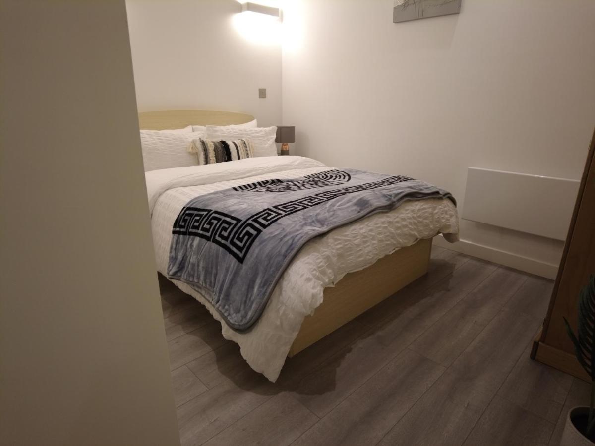 Stylish 2 Bedrooms, 2 Bathrooms With Workspace In Milton Keynes Zewnętrze zdjęcie