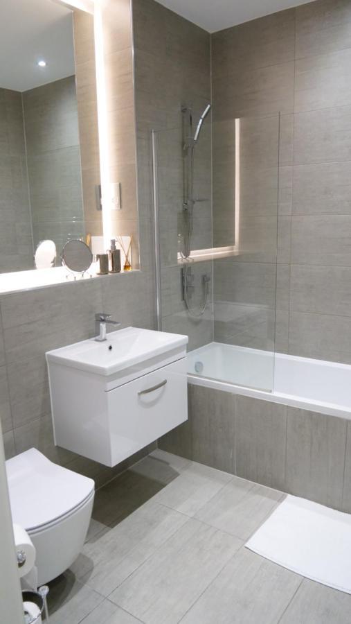 Stylish 2 Bedrooms, 2 Bathrooms With Workspace In Milton Keynes Zewnętrze zdjęcie