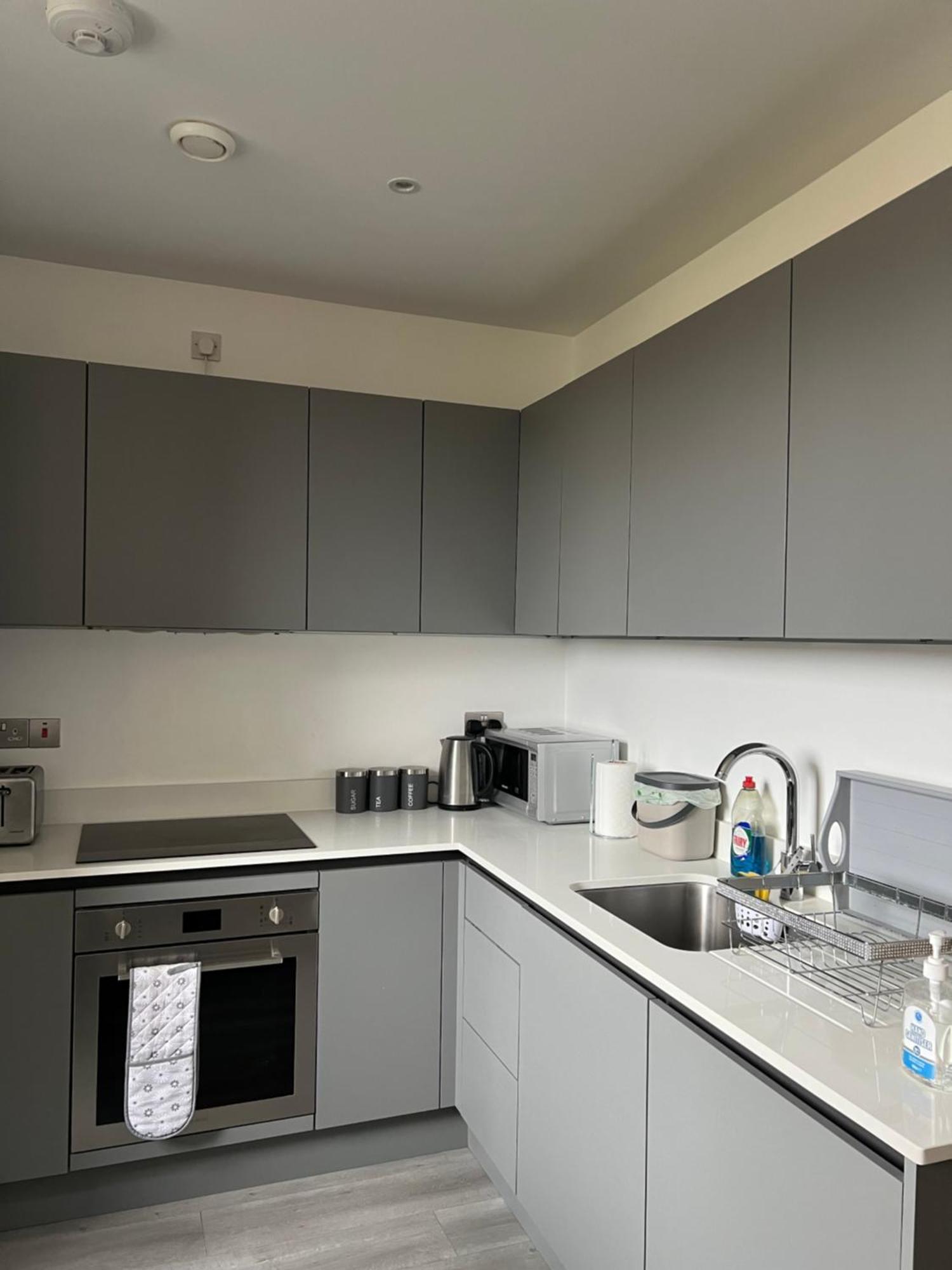 Stylish 2 Bedrooms, 2 Bathrooms With Workspace In Milton Keynes Zewnętrze zdjęcie